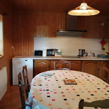 Bel appartement au rez de chaussée d'un chalet Jarrier Exterior foto