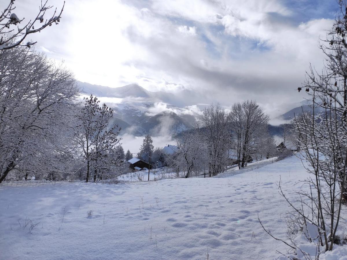 Bel appartement au rez de chaussée d'un chalet Jarrier Exterior foto