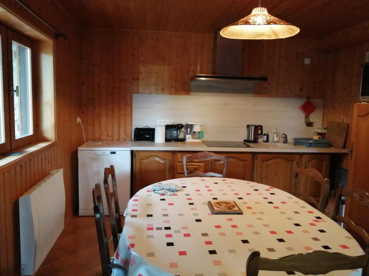 Bel appartement au rez de chaussée d'un chalet Jarrier Exterior foto