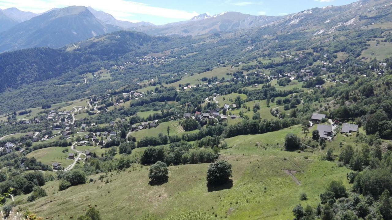 Bel appartement au rez de chaussée d'un chalet Jarrier Exterior foto
