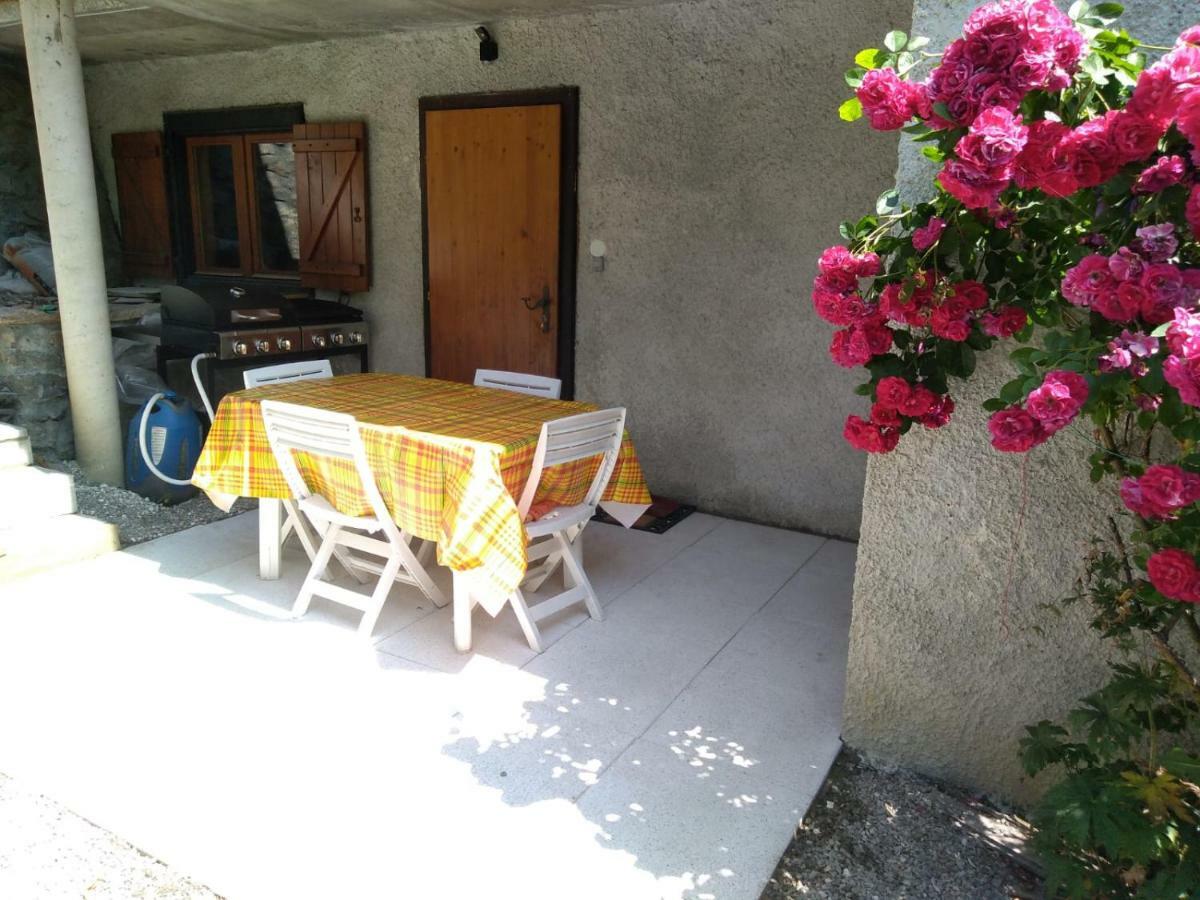 Bel appartement au rez de chaussée d'un chalet Jarrier Exterior foto